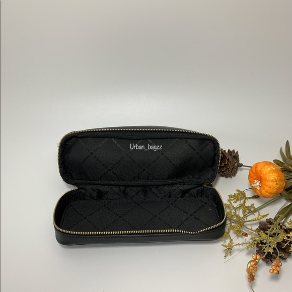 Michael Kors Giftables Large Travel Pouch - Picture 6 of 8